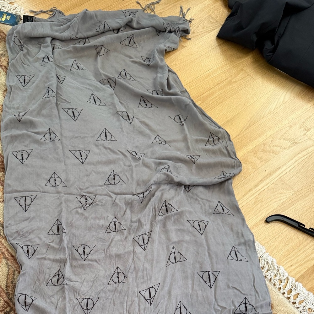 Harry Potter Gray deathly hallows scarf